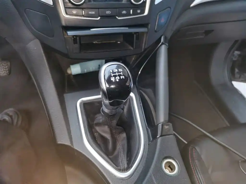 DONGFENG AEOLUS AX7 2016