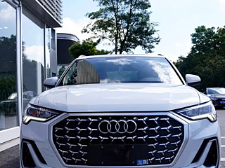 AUDI Q3  2024