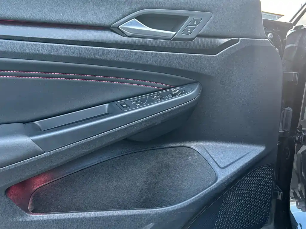 VOLKSWAGEN GOLF GTI 2021