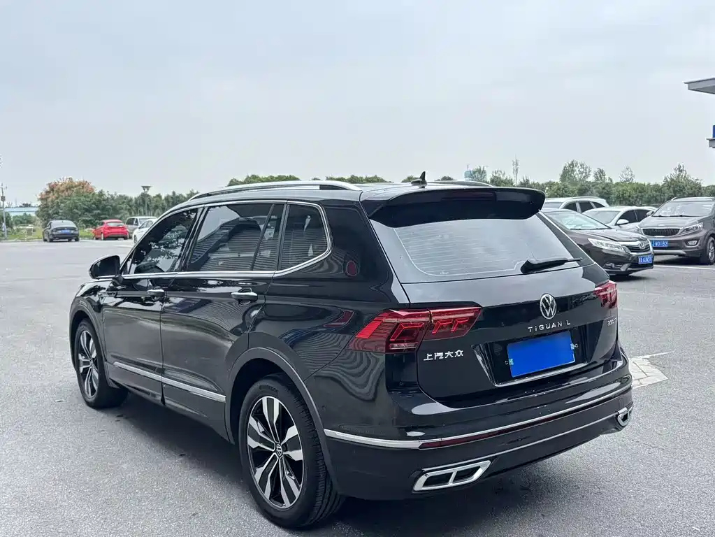 VOLKSWAGEN TIGUAN L 2023