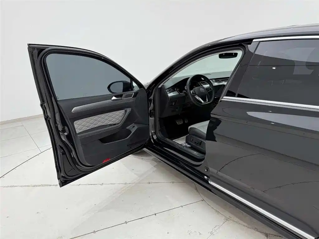 VOLKSWAGEN MAGOTAN 2023