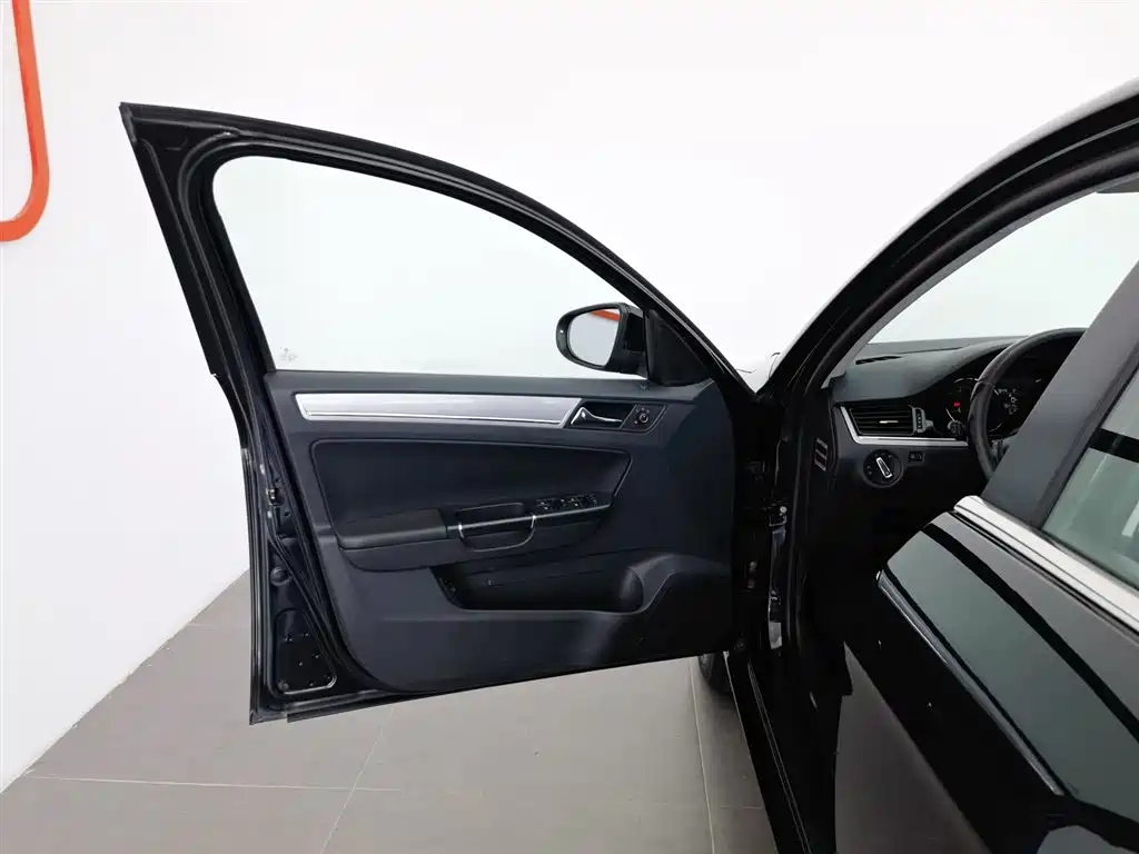 VOLKSWAGEN BORA 2013