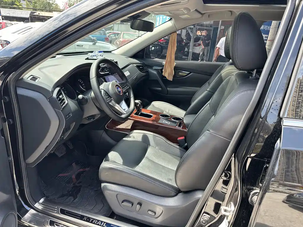 NISSAN X-TRAIL 2023
