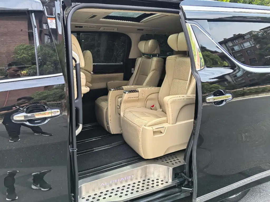 TOYOTA ALPHARD 2018