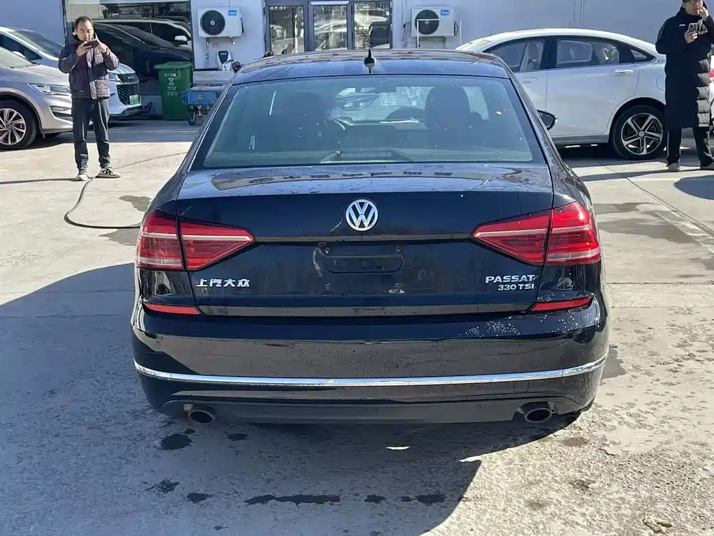 VOLKSWAGEN PASSAT 2016
