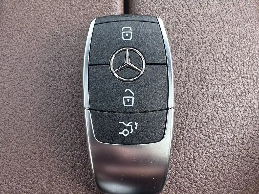 MERCEDES BENZ GLB 2024