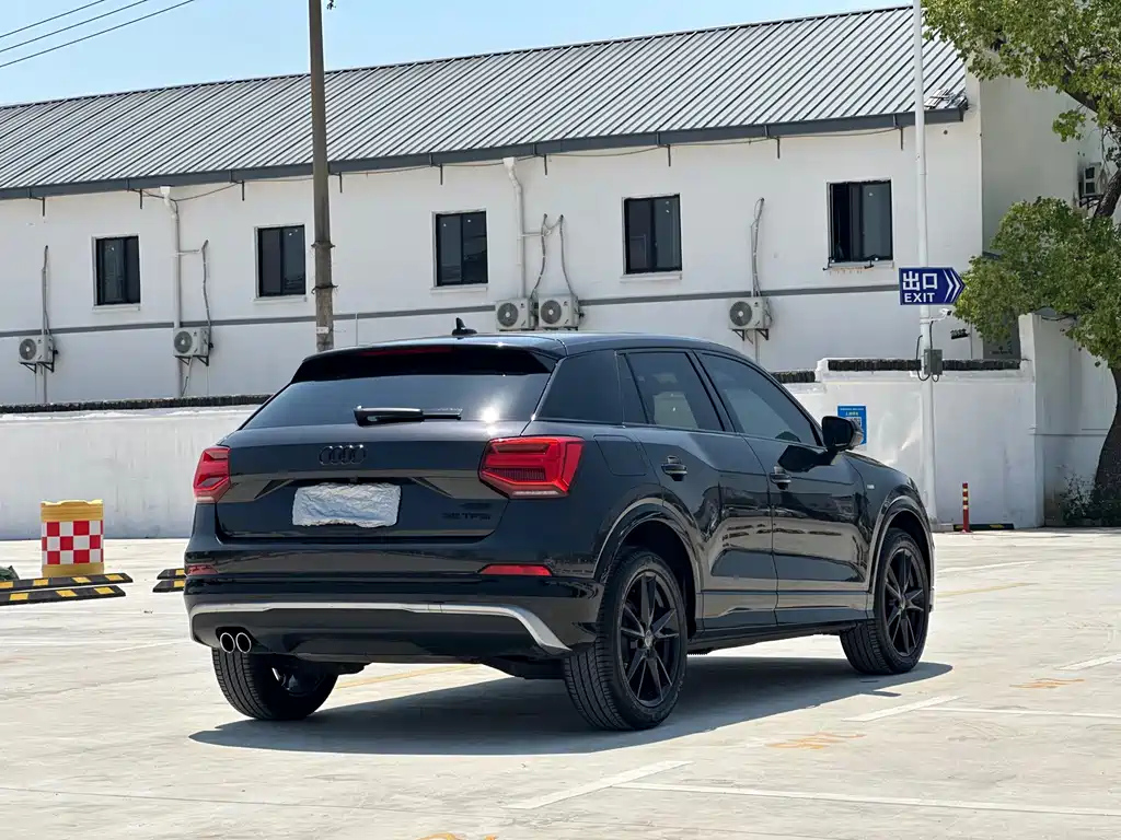 AUDI Q2L 2018