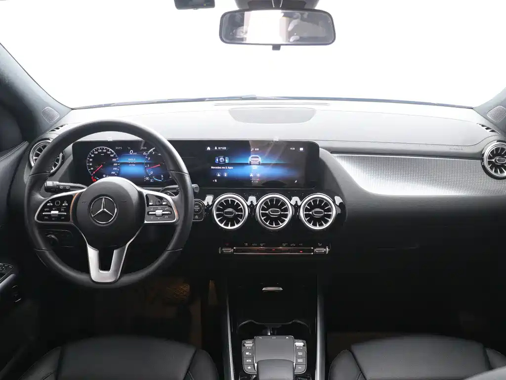 MERCEDES BENZ GLA 2023