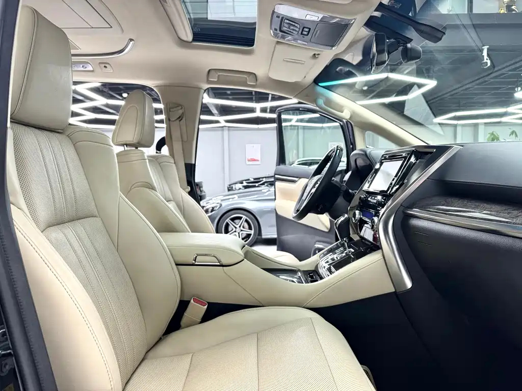 TOYOTA ALPHARD 2018