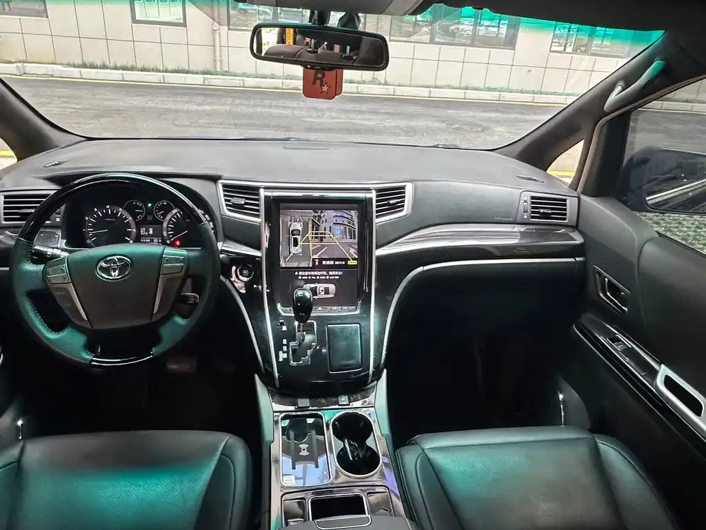 TOYOTA ALPHARD 2012