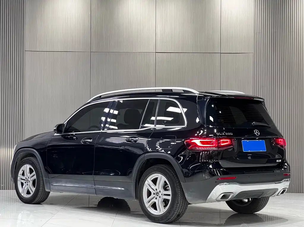 MERCEDES BENZ GLB 2023