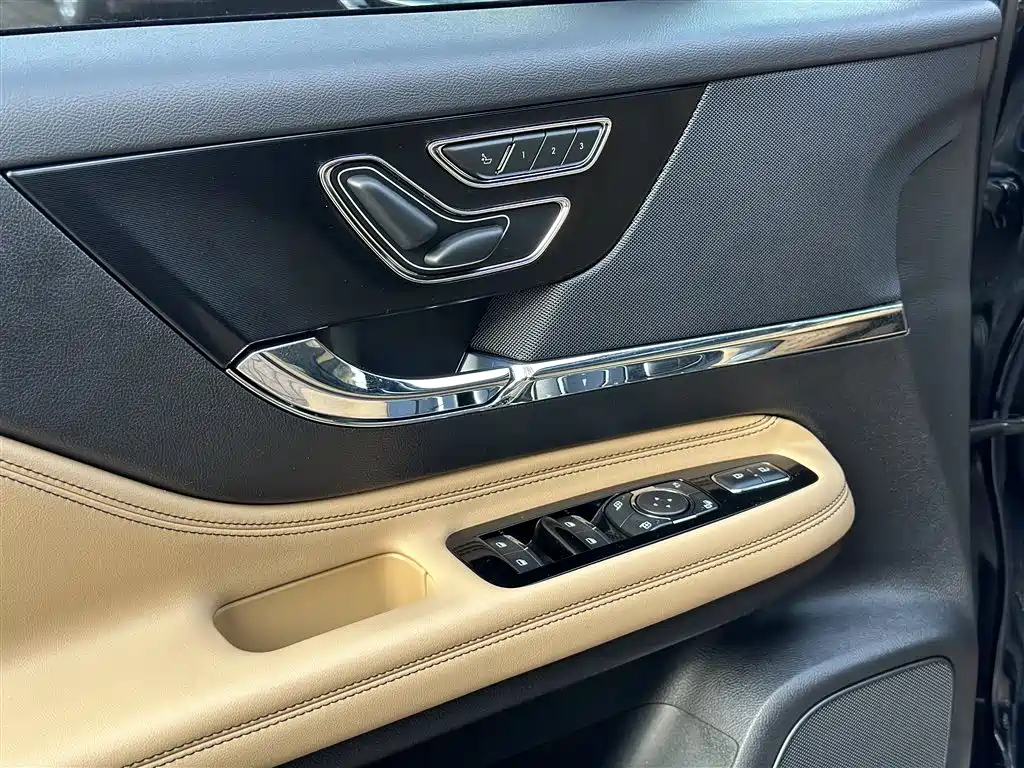 LINCOLN ADVENTURER 2021