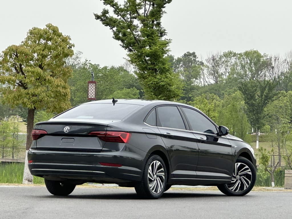 VOLKSWAGEN SAGITAR 2022