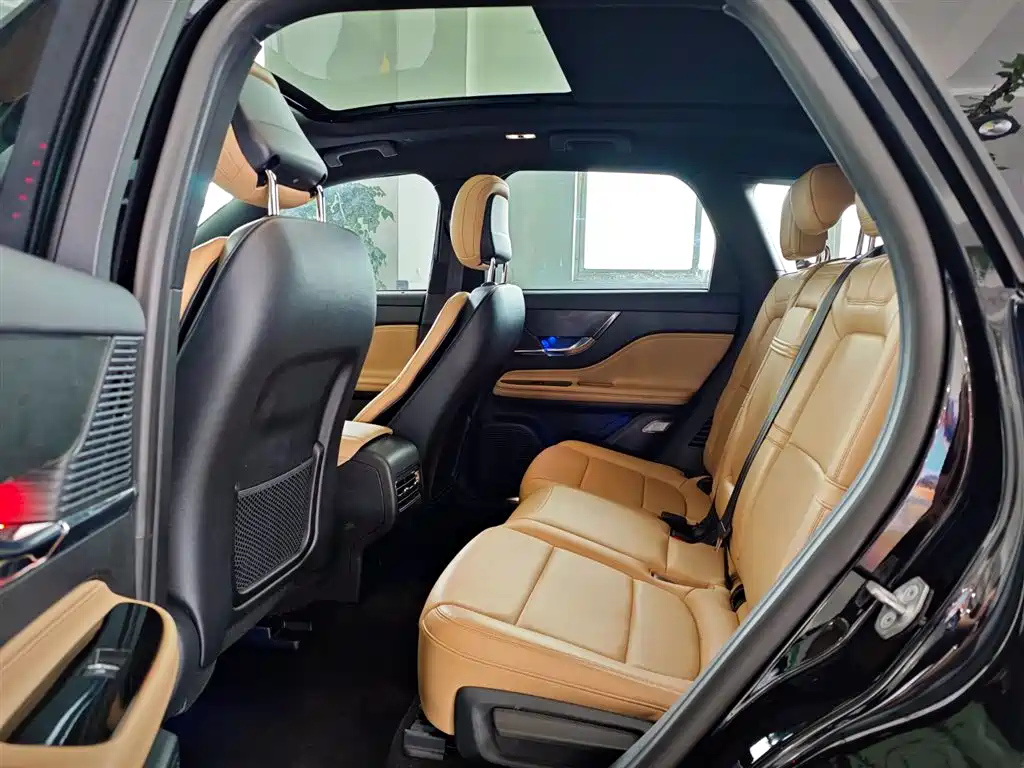 LINCOLN ADVENTURER 2020