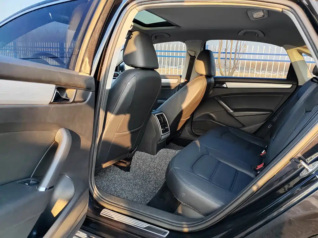 VOLKSWAGEN PASSAT 2015