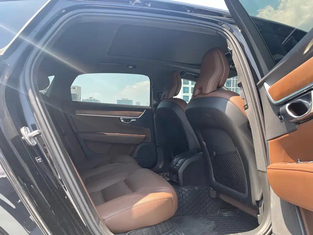 VOLVO S90 2022