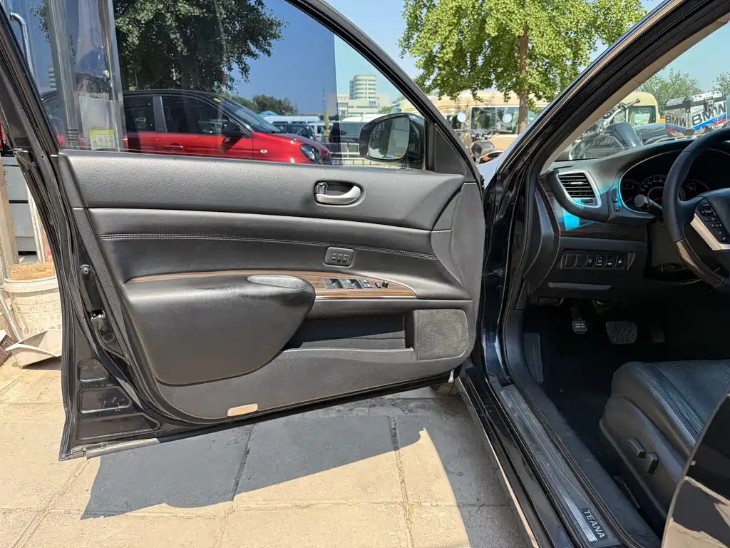 NISSAN TEANA 2011