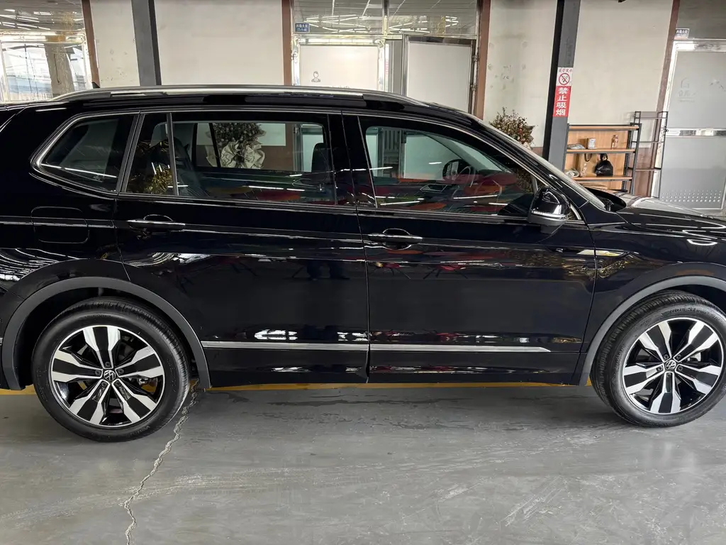 VOLKSWAGEN TIGUAN L 2022