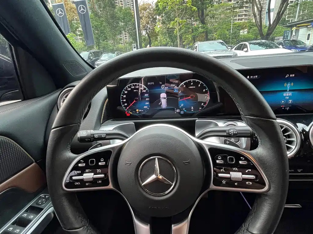 MERCEDES BENZ GLB 2023