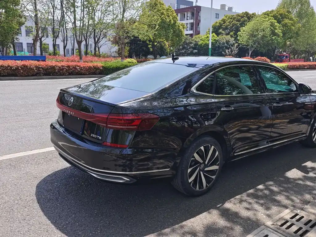 VOLKSWAGEN PASSAT 2022