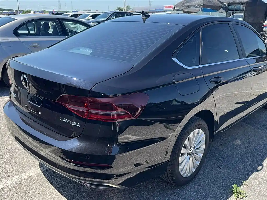 VOLKSWAGEN LAVIDA 2021