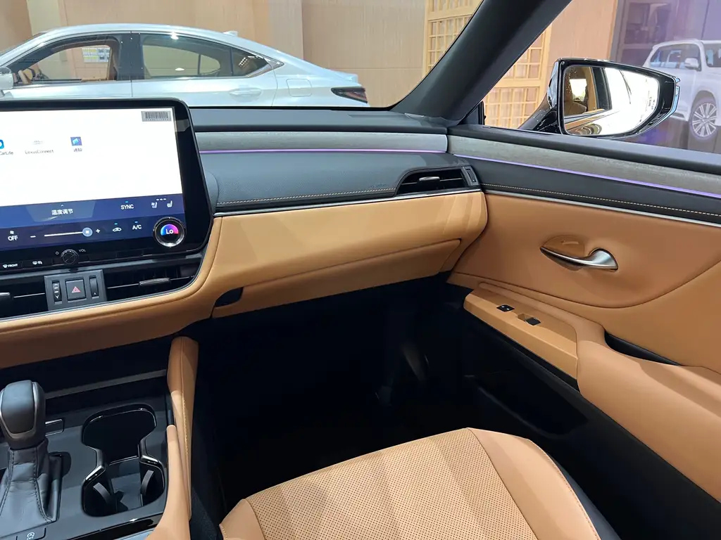 LEXUS ES 2025