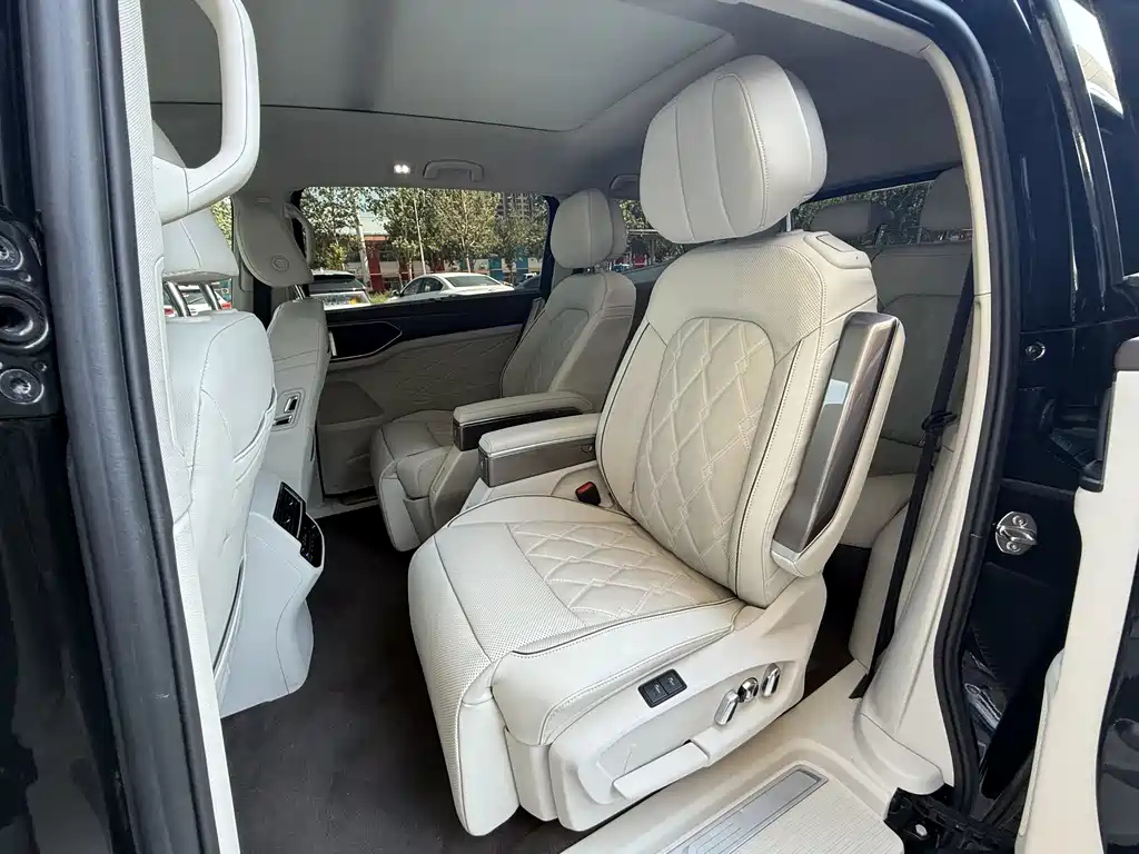 VOLKSWAGEN VILORAN 2022
