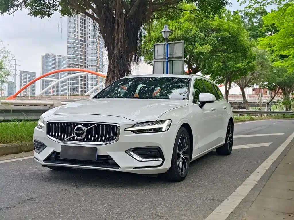 VOLVO V60 2021