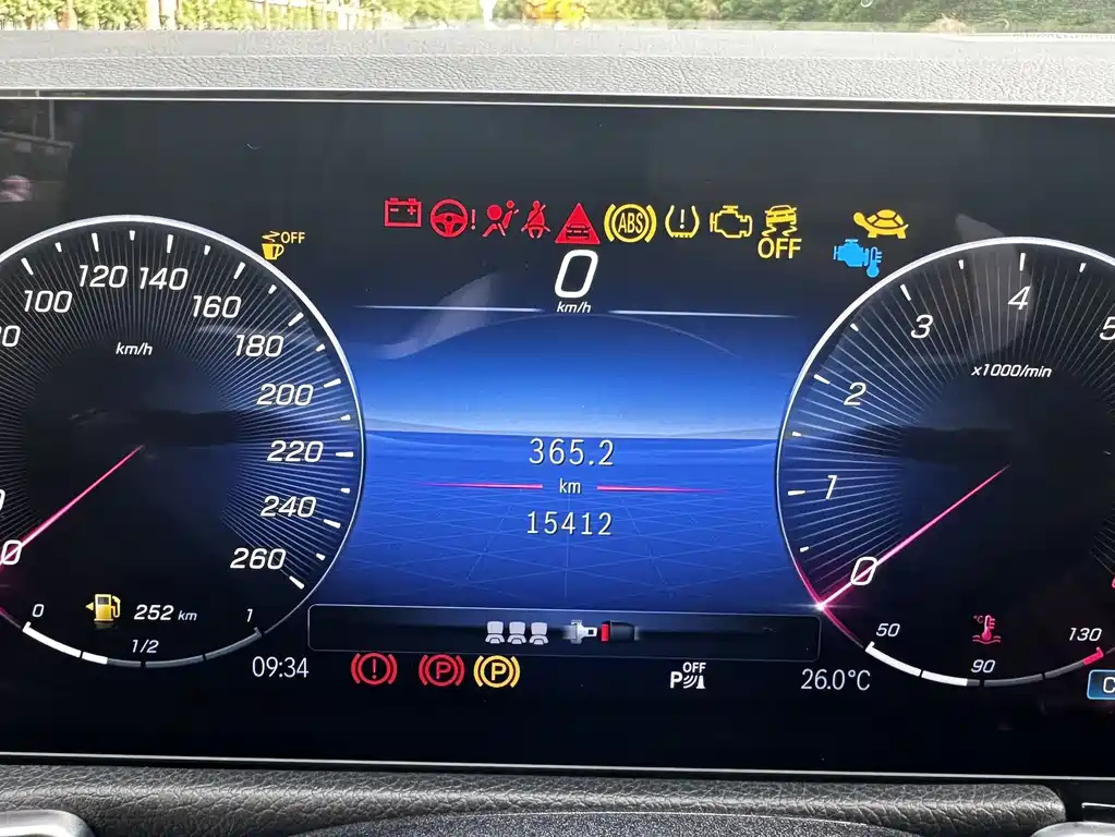 MERCEDES BENZ GLB 2024