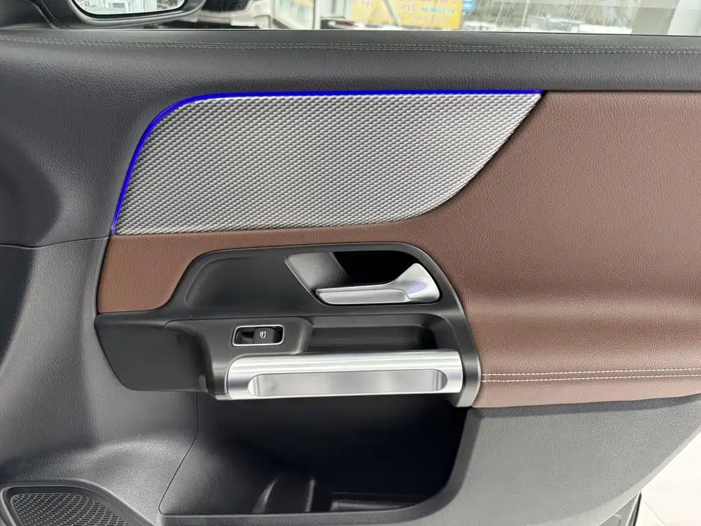 MERCEDES BENZ GLB 2024