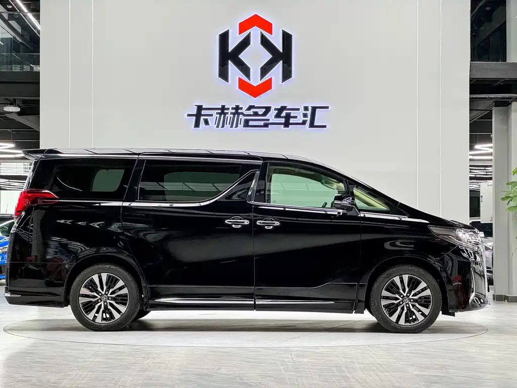 TOYOTA ALPHARD 2018