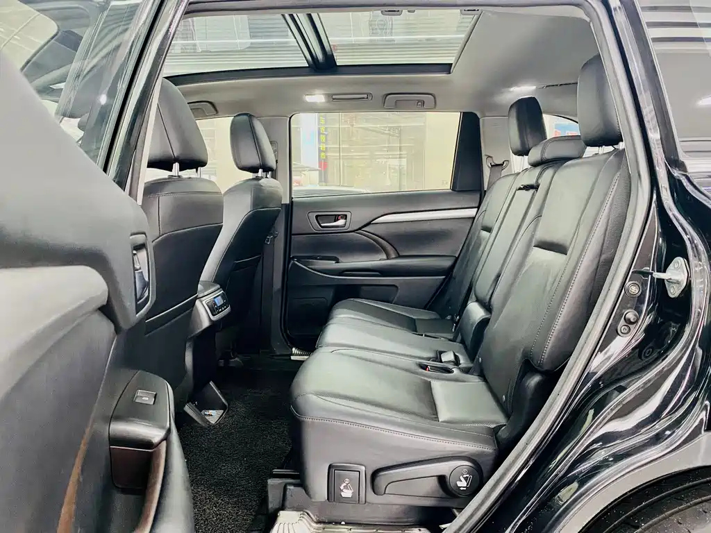 TOYOTA HIGHLANDER 2019