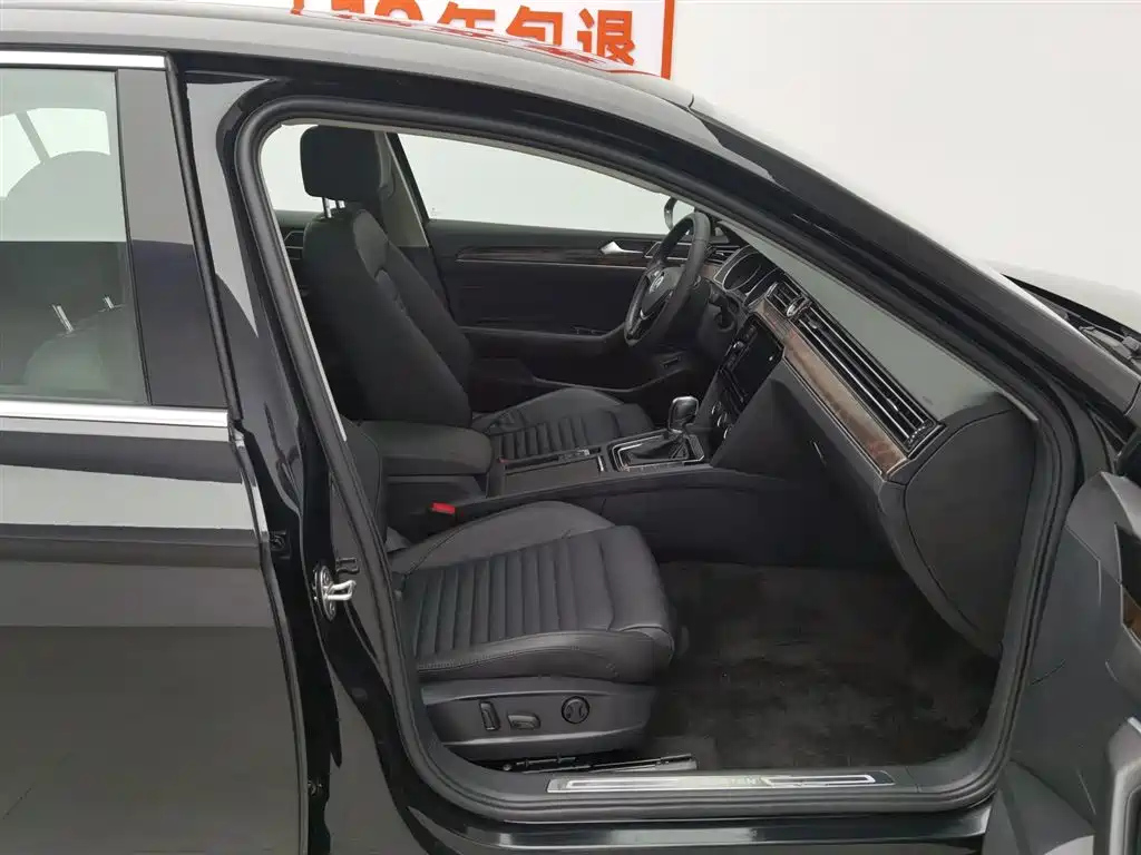 VOLKSWAGEN MAGOTAN 2019
