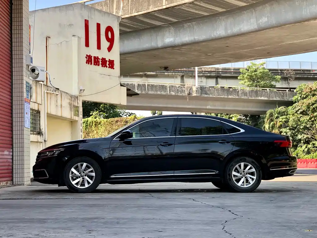 VOLKSWAGEN PASSAT 2021