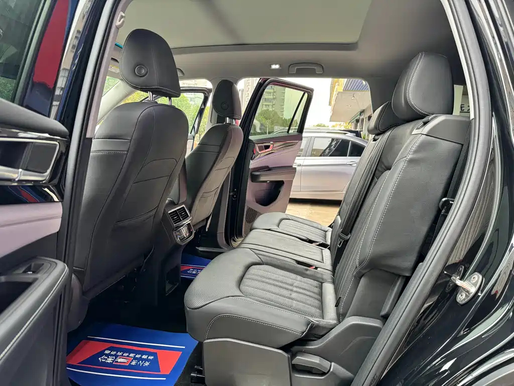 VOLKSWAGEN TOURAN 2022