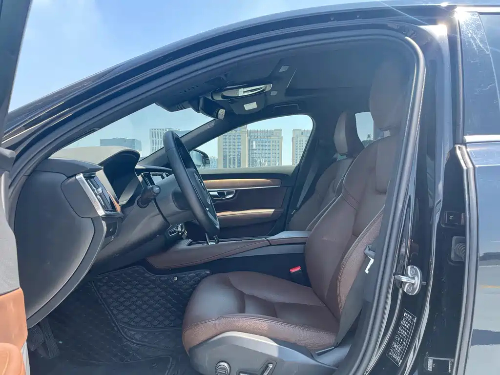 VOLVO S90 2022