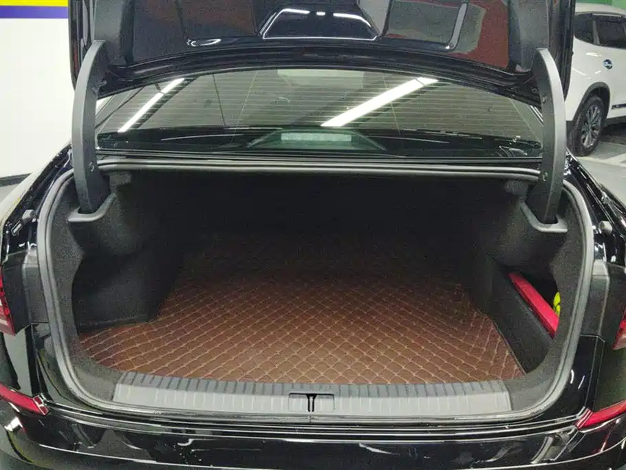 VOLKSWAGEN PASSAT 2024
