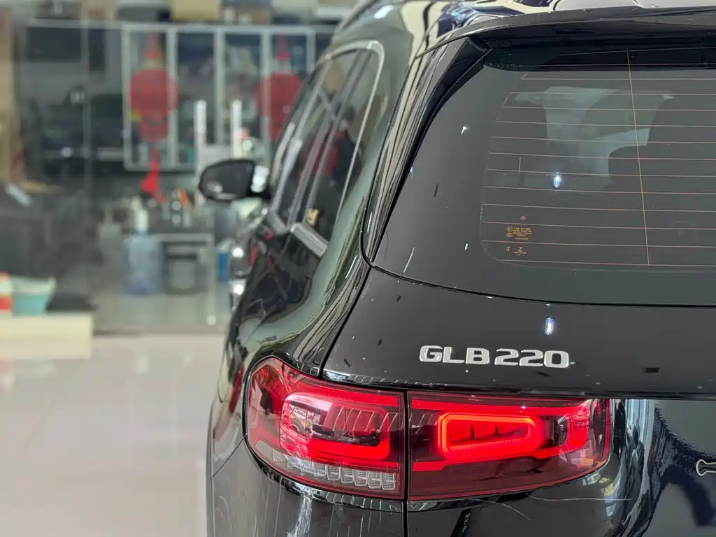 MERCEDES BENZ GLB 2023