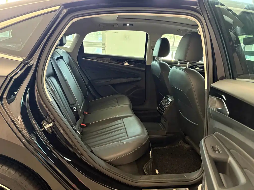 VOLKSWAGEN PASSAT 2022
