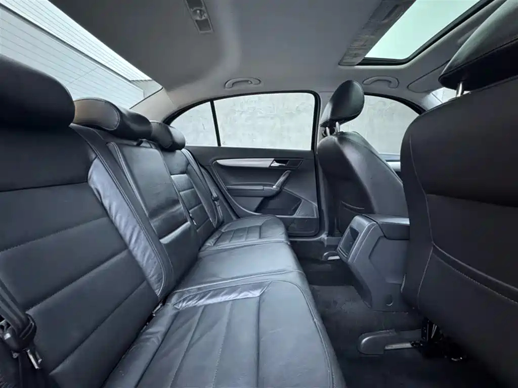 VOLKSWAGEN LAVIDA 2013