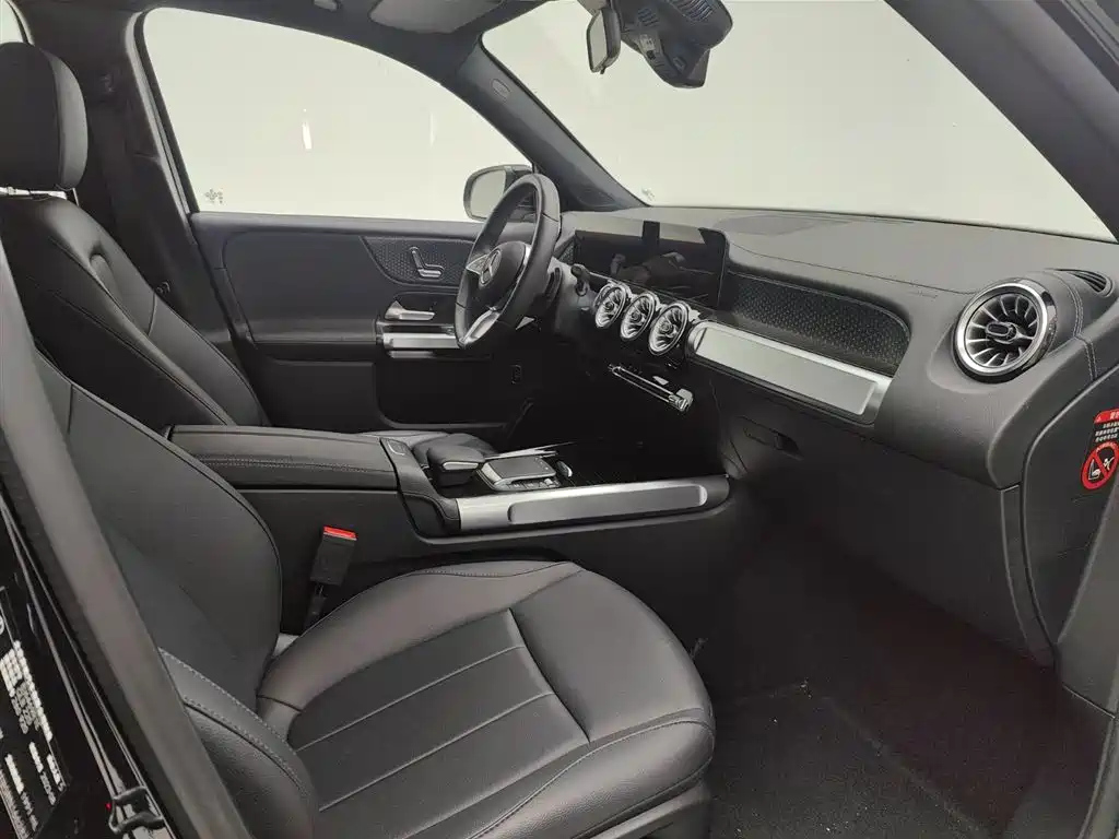 MERCEDES BENZ GLB 2023