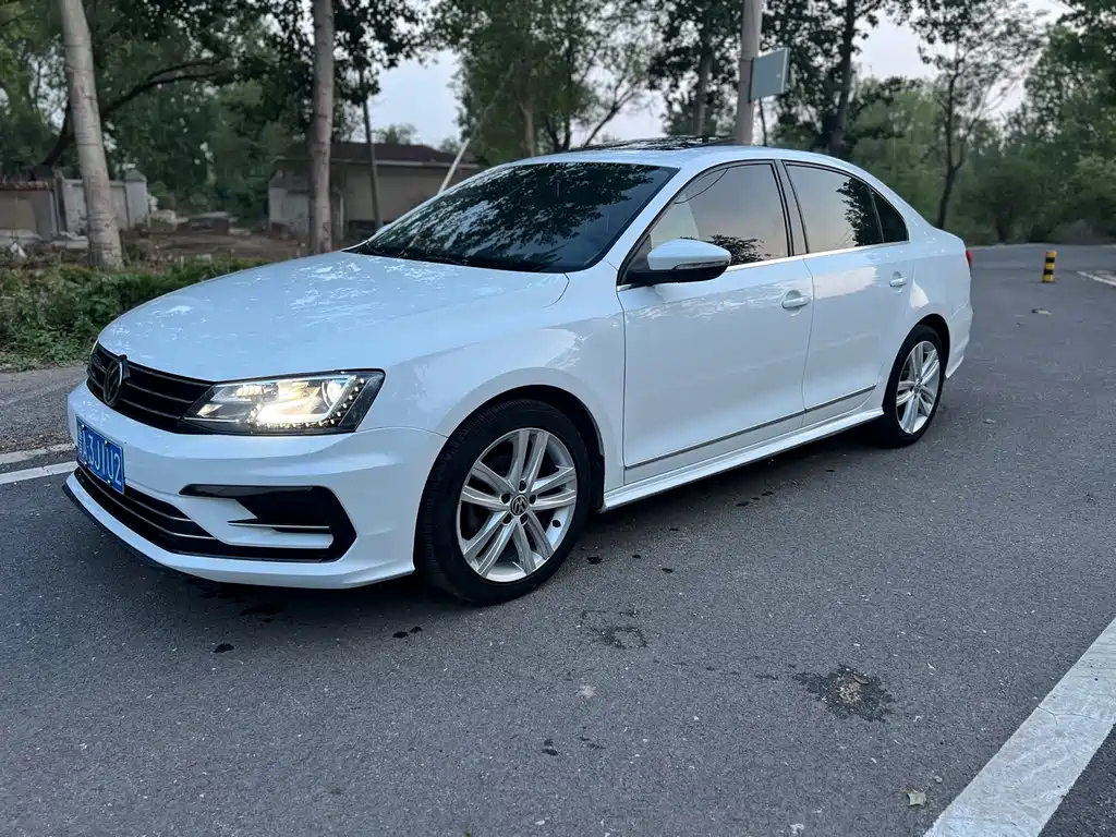VOLKSWAGEN SAGITAR 2018
