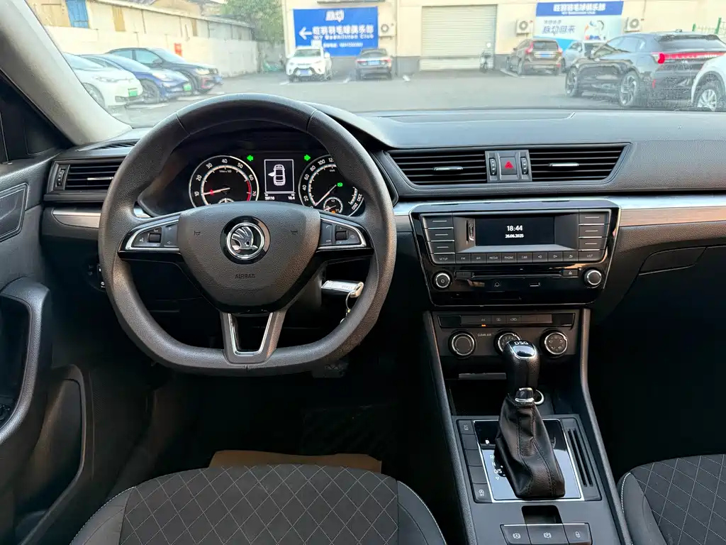 SKODA SUPERB 2019