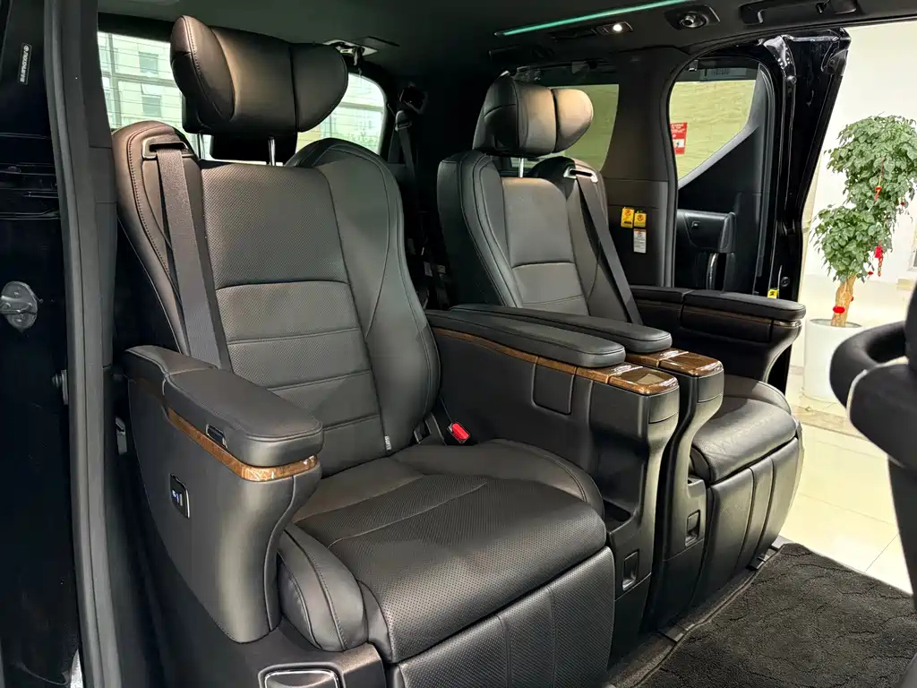 TOYOTA ALPHARD 2018
