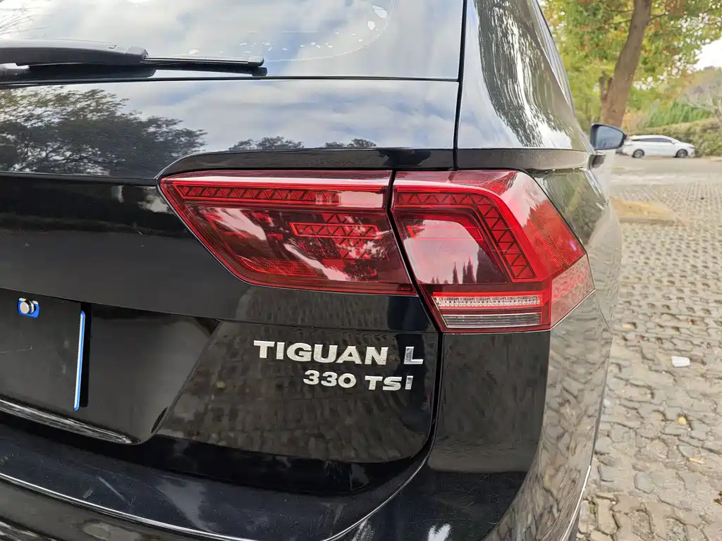 VOLKSWAGEN TIGUAN L 2017