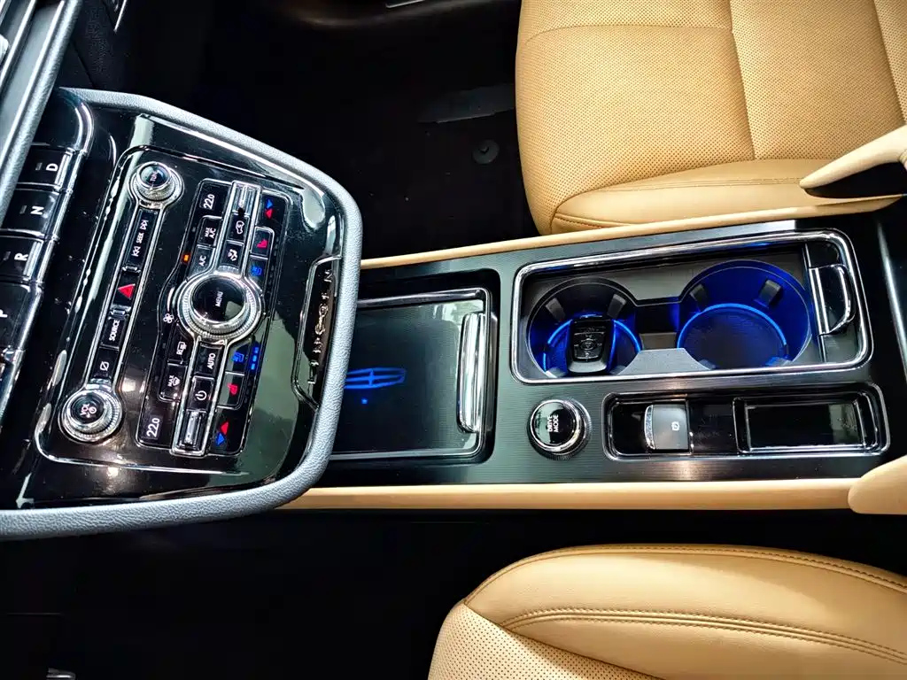 LINCOLN ADVENTURER 2020
