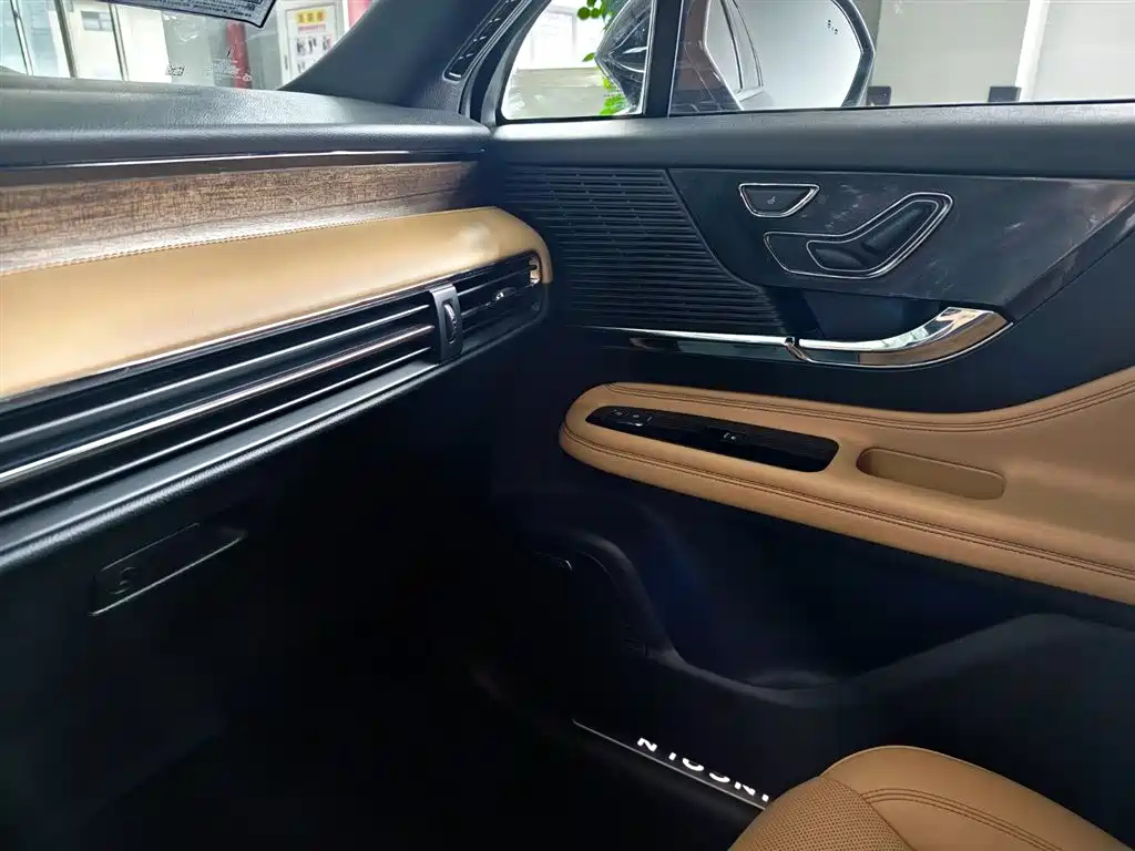 LINCOLN ADVENTURER 2020