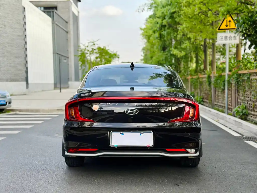 HYUNDAI MISTRA 2021