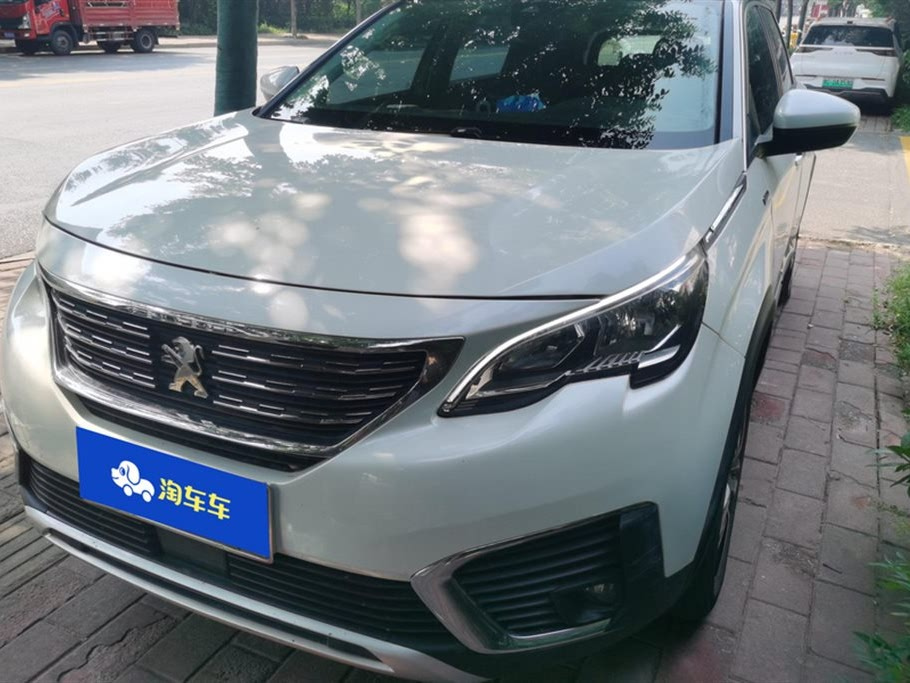 PEUGEOT 5008 2017