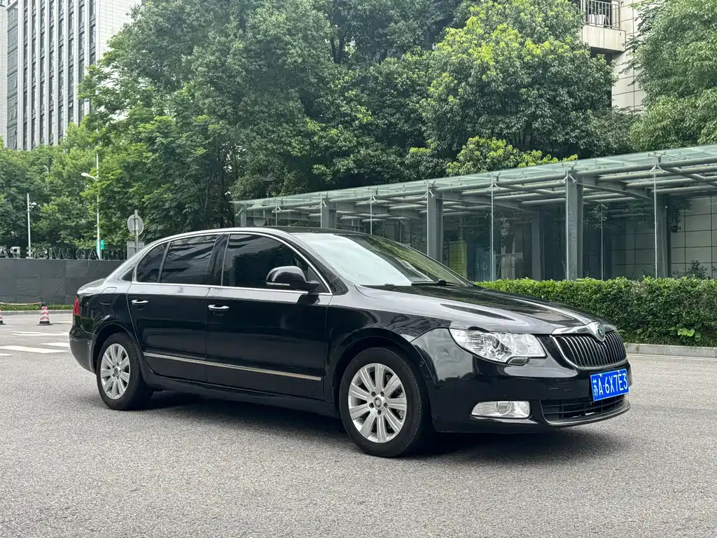 SKODA SUPERB 2012